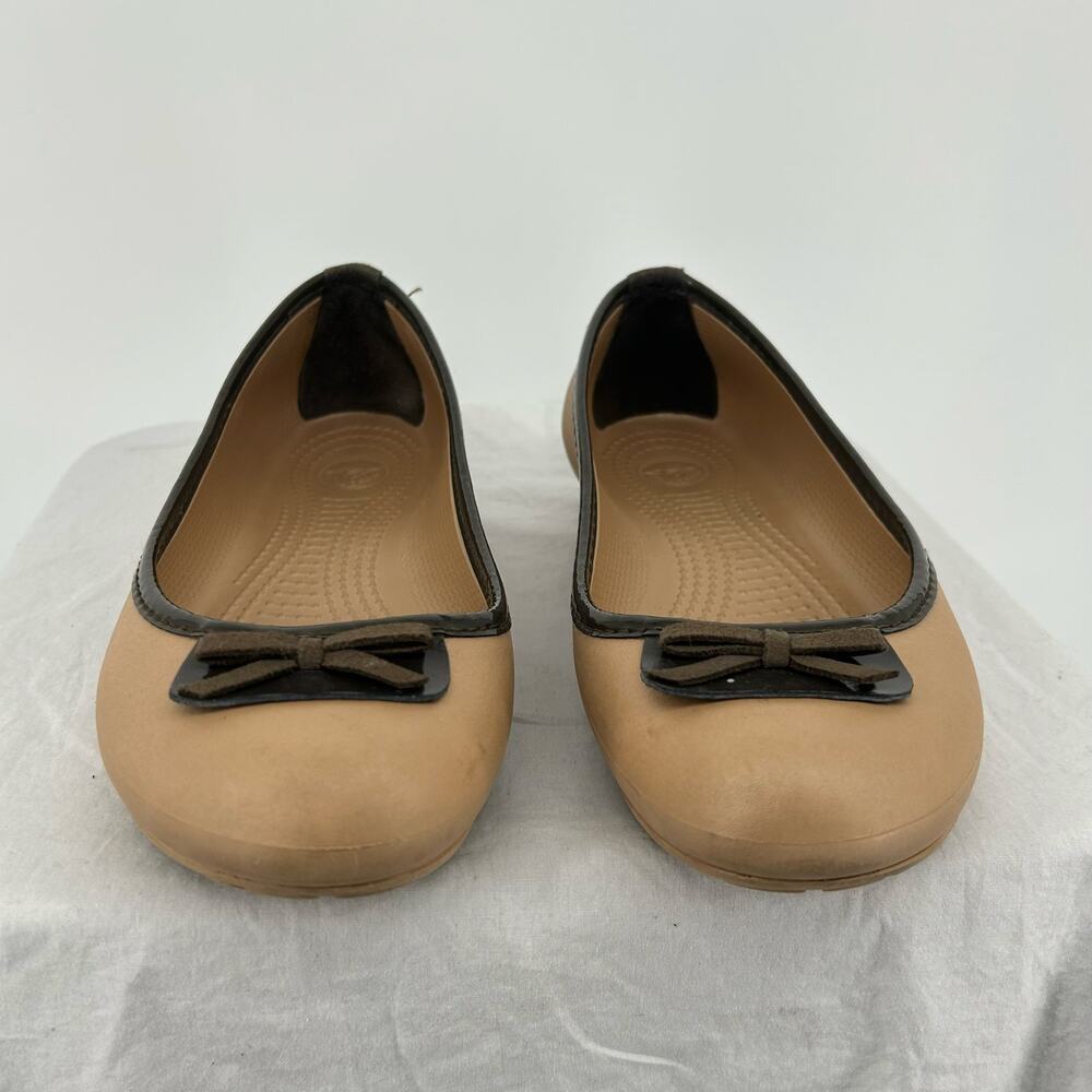 Women's Tan Brown CROCS Lily Bow Slip On Rubber Platform Flats Sz 7M - Picture 2 of 7